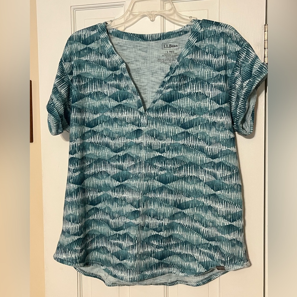 L.L. Bean size large Women's Teal Wave Short Sleeve Top